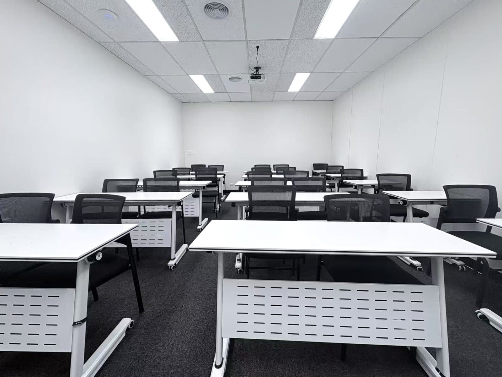 Austin Education Box Hill campus — Classroom (7/9)
